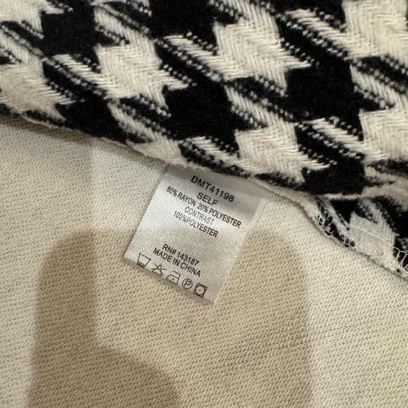 Vici Emilia Distressed Houndstooth Shacket - Picture 4 of 5